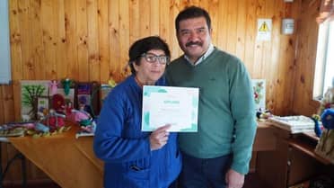 Mujeres de Licantén culminan con éxito el Taller de Fieltro Agujado y reciben certificación