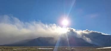 Cenizas del Volcán Planchón-Peteroa llegan a la localidad de Bardas Blancas en Argentina