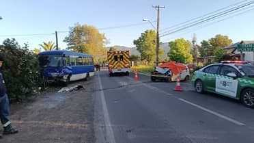 Joven fallece tras colisionar contra un minibús estacionado en Comalle