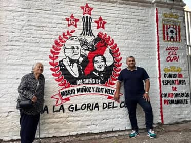 Homenaje a la historia albirroja: Inauguran mural dedicado a los exdirigentes Mario Muñoz y Edit Véliz