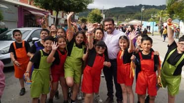 "Carnaval por la Educación 2025" llenó de diversidad las calles de Licantén