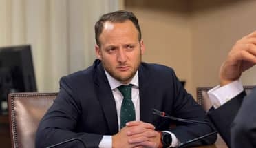 Diputado Guzmán reúne firmas transversales para reponer programa en beneficio de los adultos mayores autovalentes