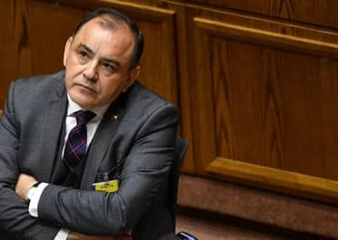 Senado destituye a ministro Ulloa e inhabilita del Poder Judicial por cinco años