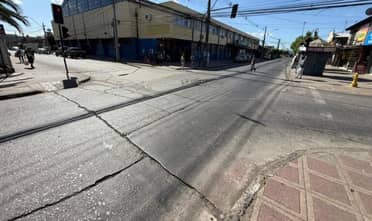 Demarcación borrada: Advierten de serio peligro para peatones en cruce clave del centro de Curicó