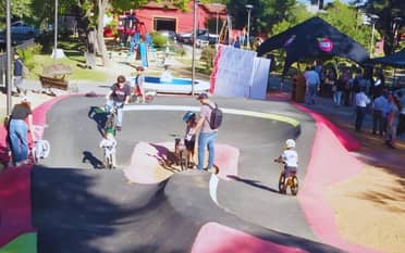 Romeral estrena moderno pumptrack donado por empresa frutícola por sus 70 años