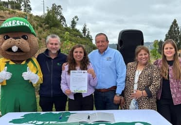 Hualañé inaugura proyecto de arborización con 200 especies nativas en Plaza Bicentenario