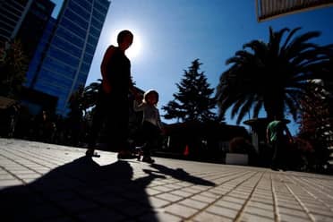 Comienza el verano meteorológico en Chile con pronósticos de calor y lluvias