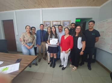 Alumna gana beca municipal de Licantén para estudiar inglés en Canadá