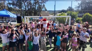 Niños y niñas de Vichuquén recibieron sus regalos en medio de fiesta interactiva