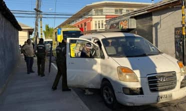 Conductor atropella a apoderada en Curicó y alega que se encandiló