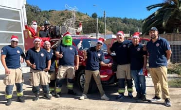 Caravana de alegría: Bomberos de Iloca culminan con éxito masiva campaña navideña en la costa