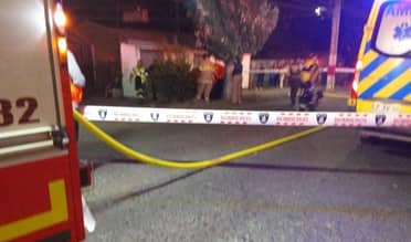 Tragedia en vísperas de Navidad: Joven conductor fallece tras chocar violentamente contra un árbol en Los Aromos