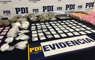 Insólito en Linares: Prófugo cayó preso al ir a llevar comida a detenidas por la  PDI