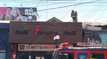 Incendio afecta a Restaurant Guerra Express de Curicó