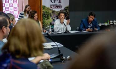 Gobernador del Maule lidera mesa técnica para atender la grave crisis hídrica y ambiental del Lago Vichuquén