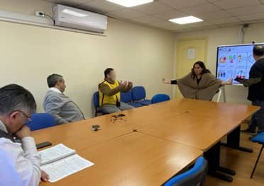 Reo con discapacidad esperará juicio en arresto domiciliario tras solicitudes de la Defensoría