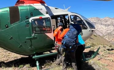 Operación "Cerro Campanario": Carabineros rescata a excursionistas tras descompensación en plena cordillera