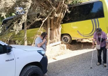 Bus con adultos mayores de San Clemente sufre accidente en Vichuquén