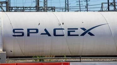 Apple desafía la volatilidad de la IA con récords de ingresos; Wall Street en vilo por tensiones geopolíticas