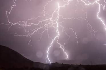 Meteorología alerta por probables tormentas eléctricas en seis regiones, con fenómeno que podría extenderse hasta cinco días