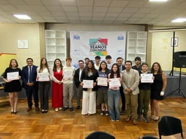 Autoridades maulinas se reúnen con estudiantes reconocidos por sus Trayectorias Educativas Destacadas