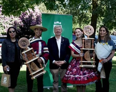 Alcalde de Curicó recibió a los campeones nacionales de cueca juvenil
