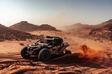 Chaleco López rompe tres neumáticos y queda 9° en el Dakar