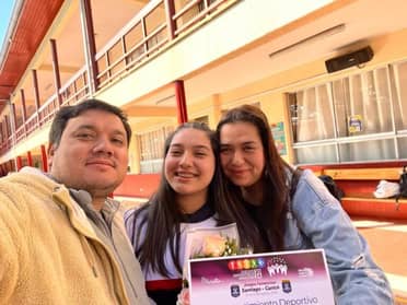 Hija de exPuntaje Nacional obtiene Distinción a la Trayectoria Educativa con 1.000 puntos en Matemáticas