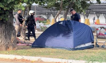 "Es un círculo vicioso": Seguridad Pública retira enseres y carpas de Plazoleta La Merced