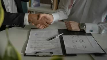 Contratos a plazo fijo: cuándo se transforman en indefinidos según la ley chilena