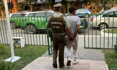 Intentó deshacerse de la droga: Detienen a sujeto con más de 40 dosis en plena Plaza de Sagrada Familia