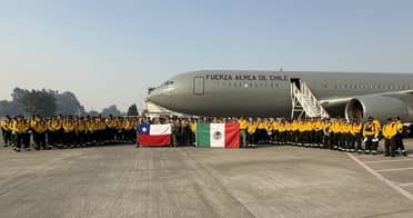 145 brigadistas mexicanos llegan a Chile para combatir incendios