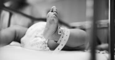 Clínica deberá indemnizar con $180 millones a familia de Linares por entregar cuerpo de su bebé prematuro en una caja