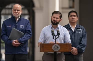 Presidente Boric detalla paquete de ayuda para damnificados por incendios en el sur