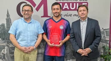 De Constitución a la élite mundial: Para-surfista Nicolás Medina recibe homenaje tras obtener medalla de plata en California