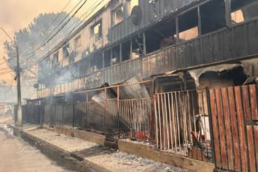 Cubrió el cuerpo de su vecino fallecido durante el incendio forestal en Penco