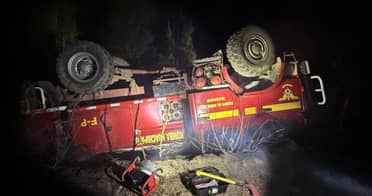 Carro de bomberos vuelca en Florida: siete voluntarios heridos al regresar de sofocar incendio forestal