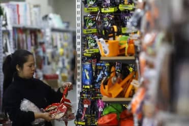 Jefa de Rentas revela que la mayoría de los "Malls Chinos" en Curicó pagan la patente mínima