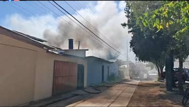 Bomberos declara primera alarma de incendio estructural en la Población John Kennedy de Curicó