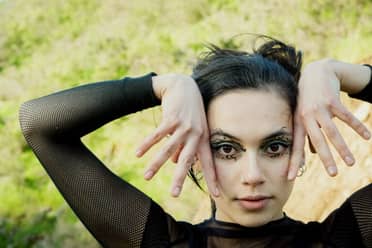 “Del refugio al manifiesto": Artista curicana inaugura exposición visual