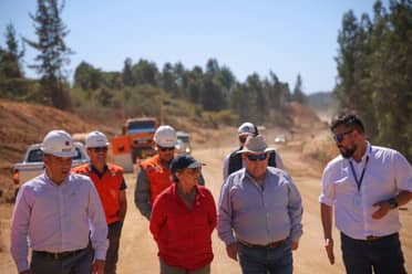 Ministra de Obras Públicas inspecciona Ruta J-80: Mejoramiento vial hacia la costa curicana alcanza un 40% de avance