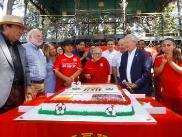 Curicó Unido celebró sus 53 años de historia con su emblemática torta