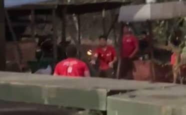 Indignación en Romeral: Captan a brigadistas de Conaf jugando a lanzarse carbón encendido