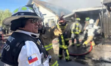 "Dejaron el pasaje bloqueado": Comandante Moraga critica obstrucción vehicular que retrasó combate del fuego en Curicó