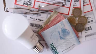 Gobierno propone alza de $1.450 en cuentas de luz por 48 meses para pagar millonaria deuda eléctrica