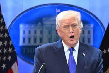 Trump eleva aranceles globales al 15% tras fallo adverso de la Corte Suprema