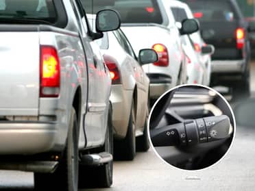 Esta es la multa por no señalizar antes de doblar en un auto en Chile