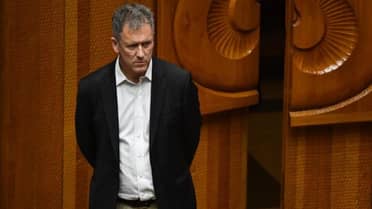 Polémica por decreto de cable submarino a empresa china: Ministro Muñoz revoca autorización