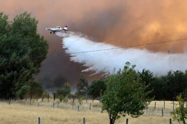 Más de 4.800 hectáreas afectadas: Detallan complejo combate de incendios forestales cordilleranos en Parral y Linares