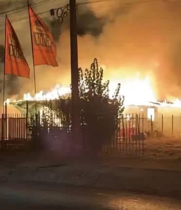Pelarco: Trabajador fallece tras voraz incendio que consumió carnicería y panadería
